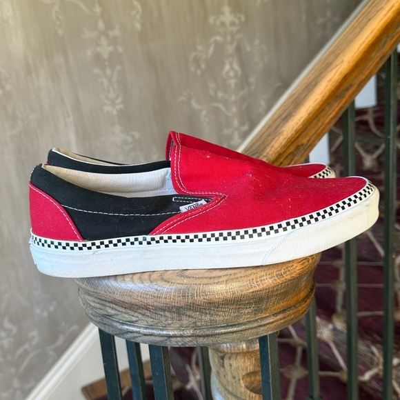 VANS men’s black and red checkerboard print shoe excellent condition size 10 - Picture 9 of 9
